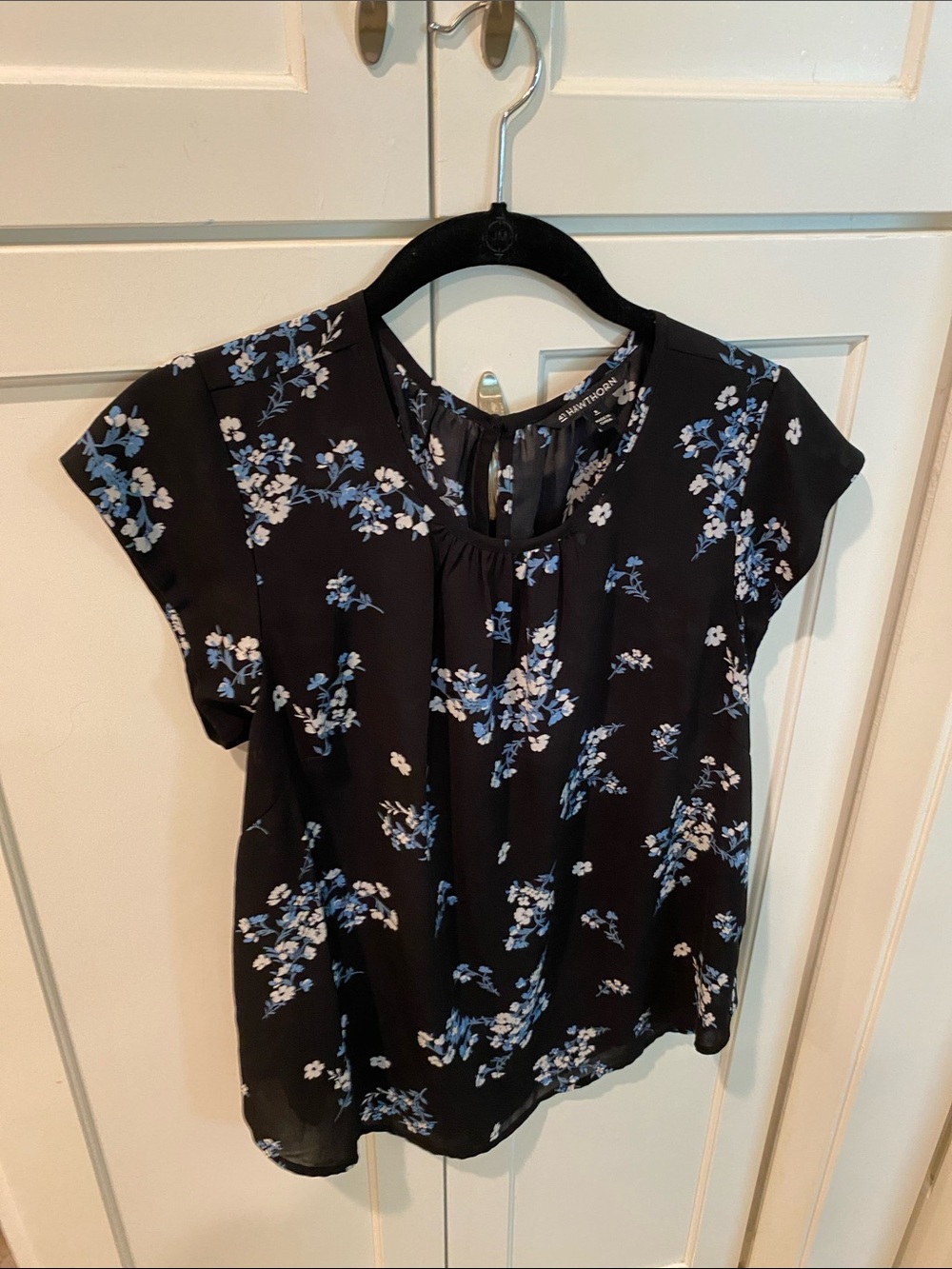 41 Hawthorn Black Floral Cap-Sleeve Blouse with Blue & White Blossoms